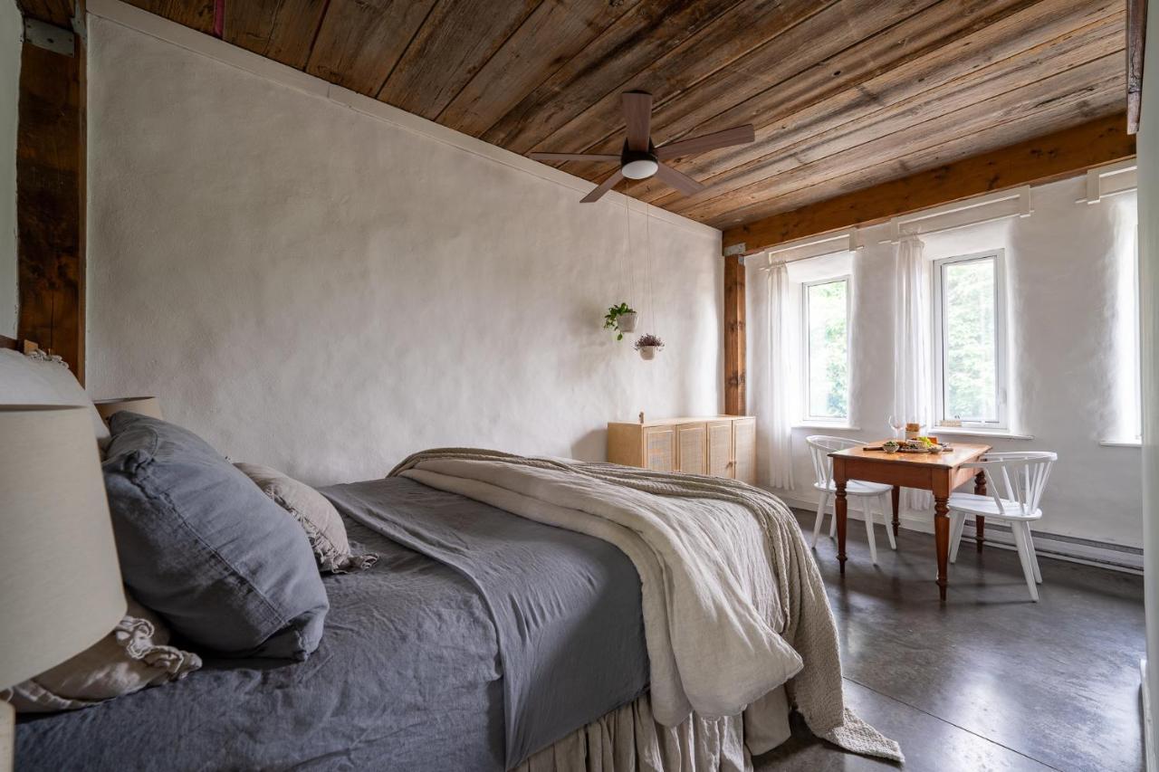 Owl'S Nest Suites Carrying Place Exteriör bild