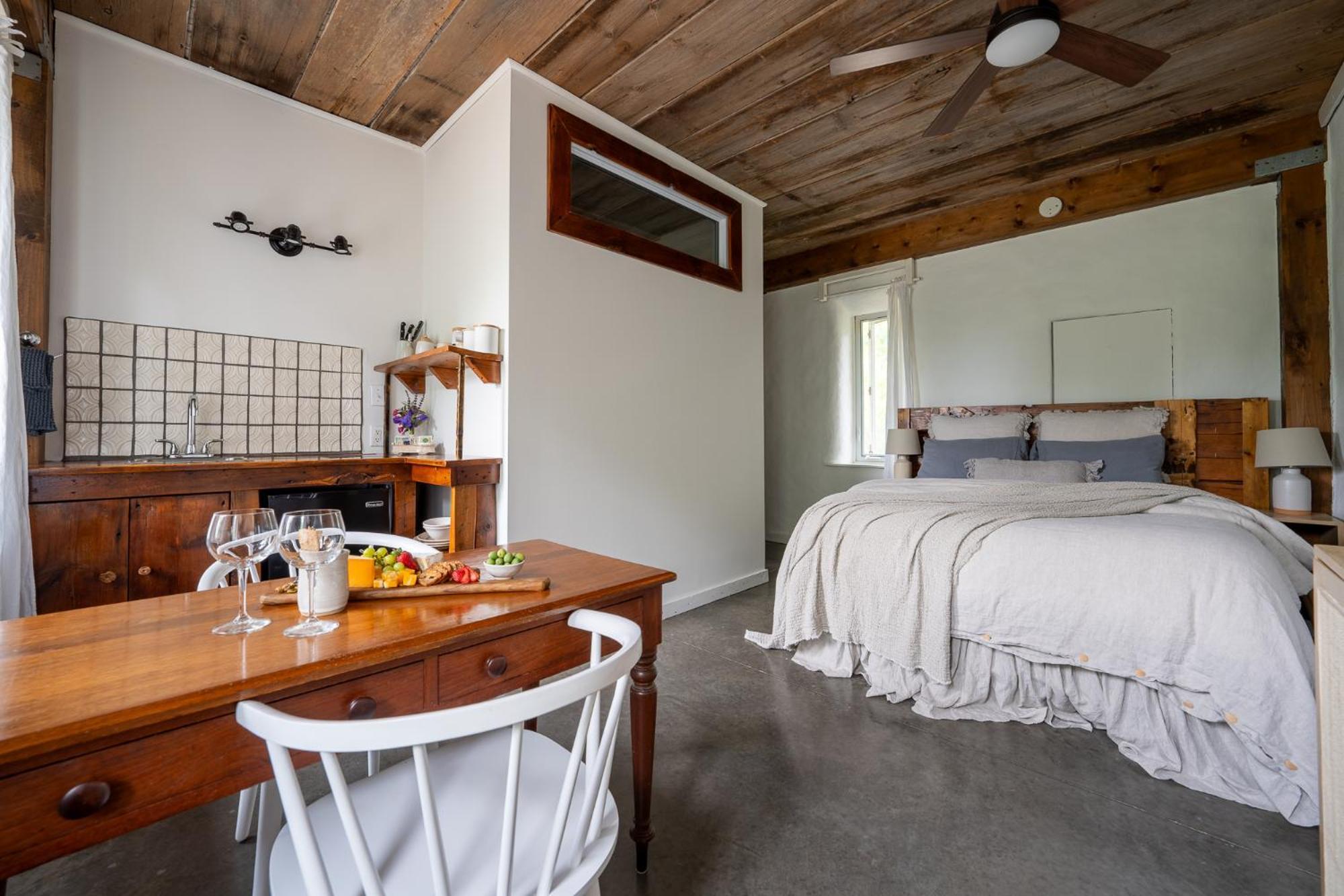 Owl'S Nest Suites Carrying Place Exteriör bild