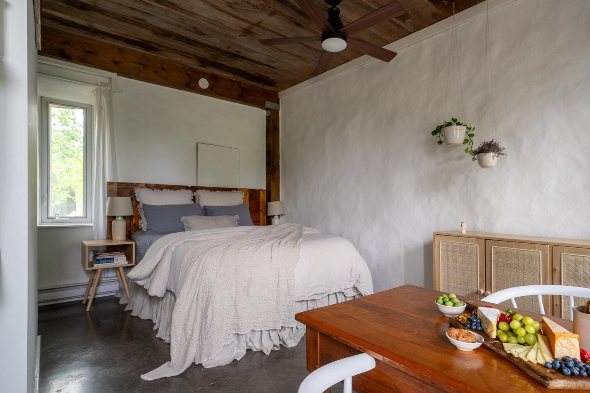 Owl'S Nest Suites Carrying Place Exteriör bild