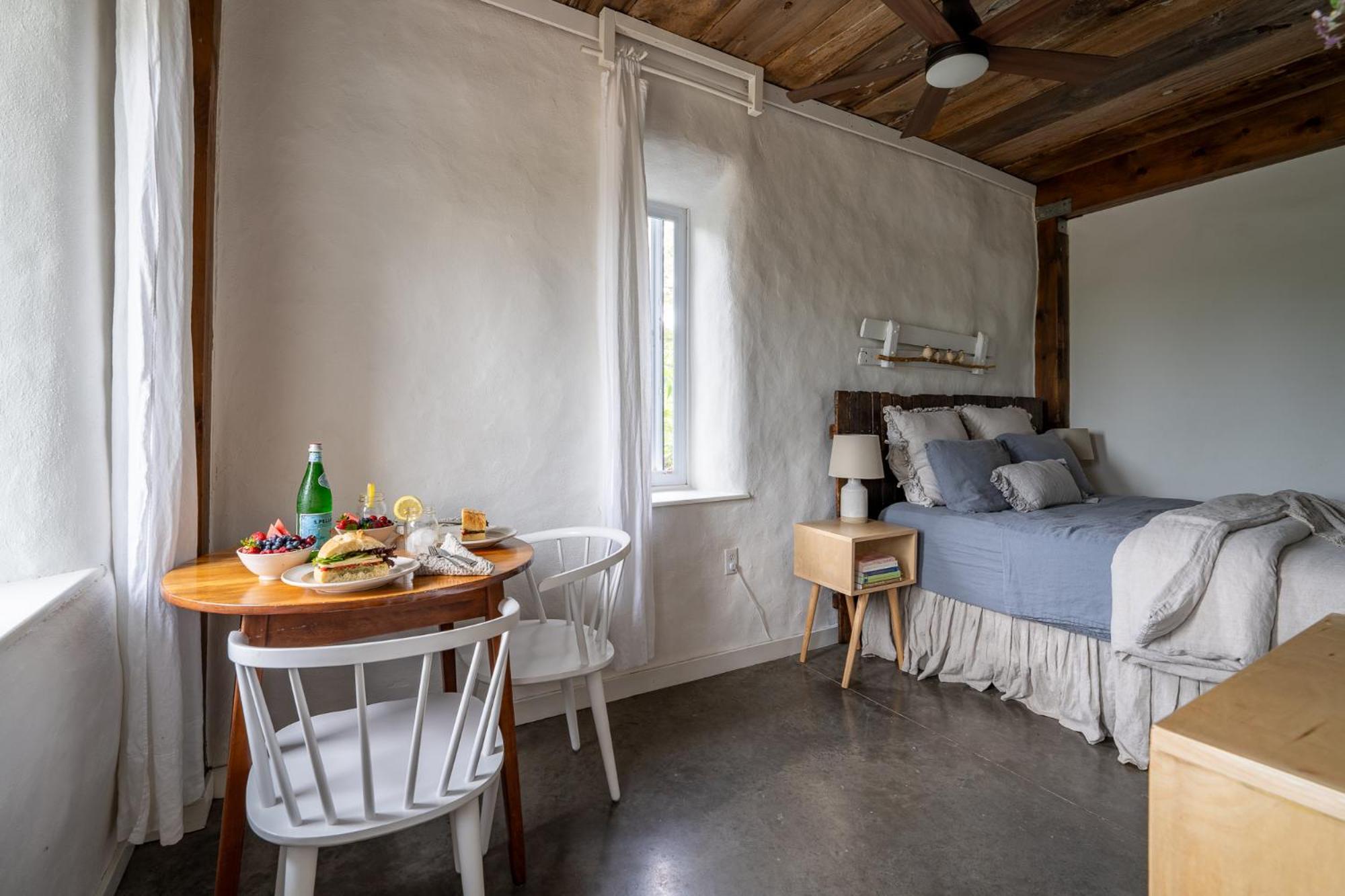 Owl'S Nest Suites Carrying Place Exteriör bild