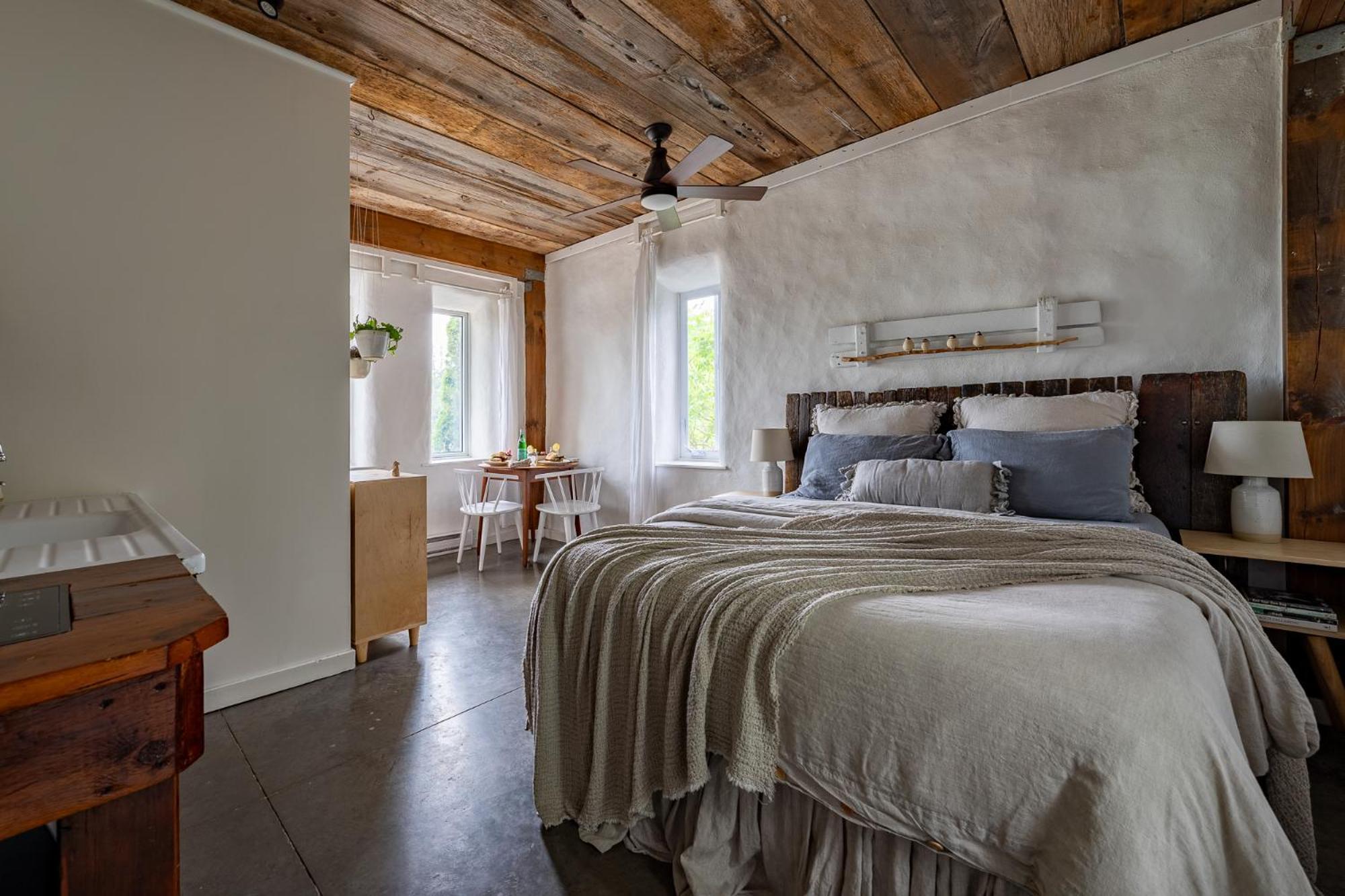 Owl'S Nest Suites Carrying Place Exteriör bild