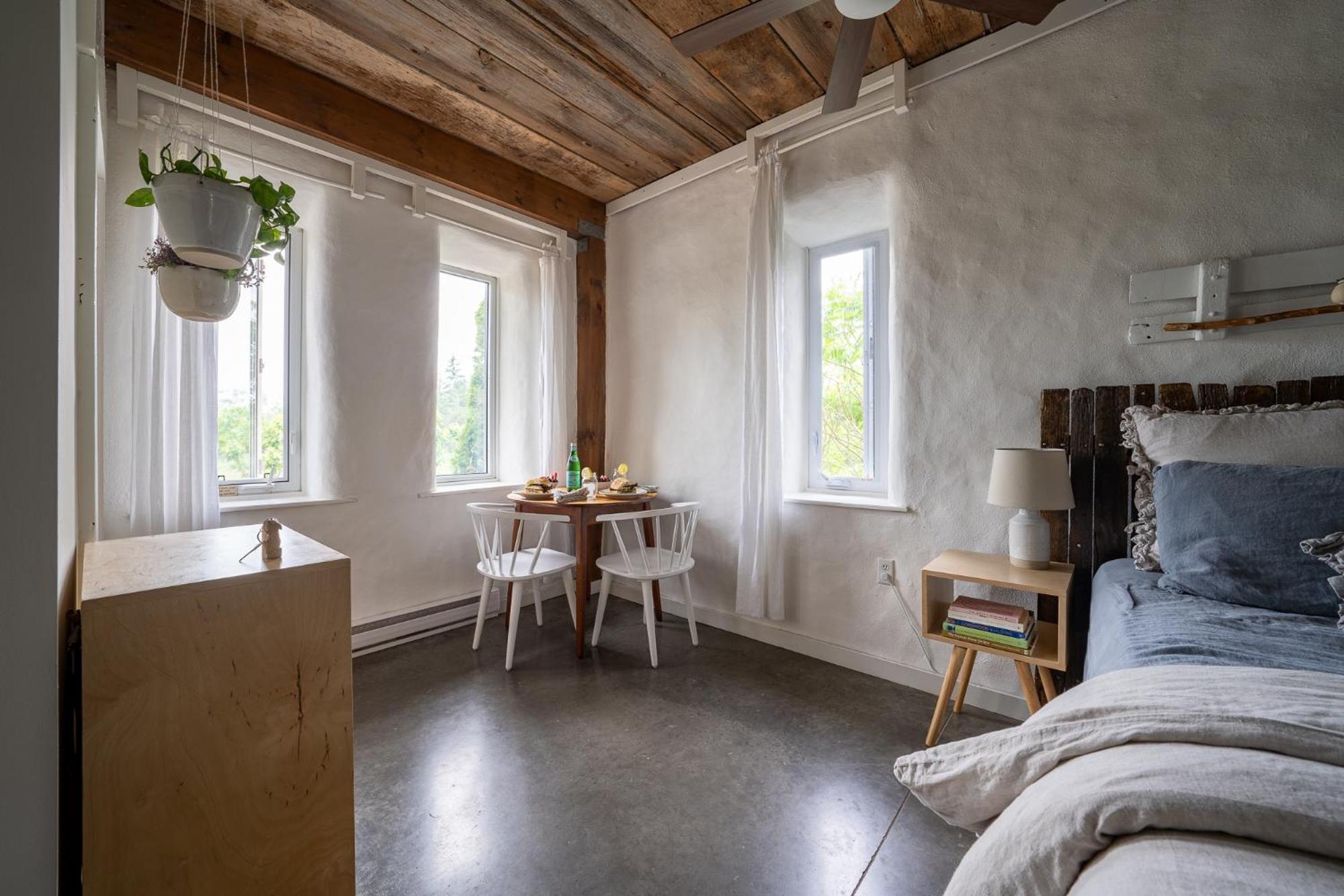 Owl'S Nest Suites Carrying Place Exteriör bild